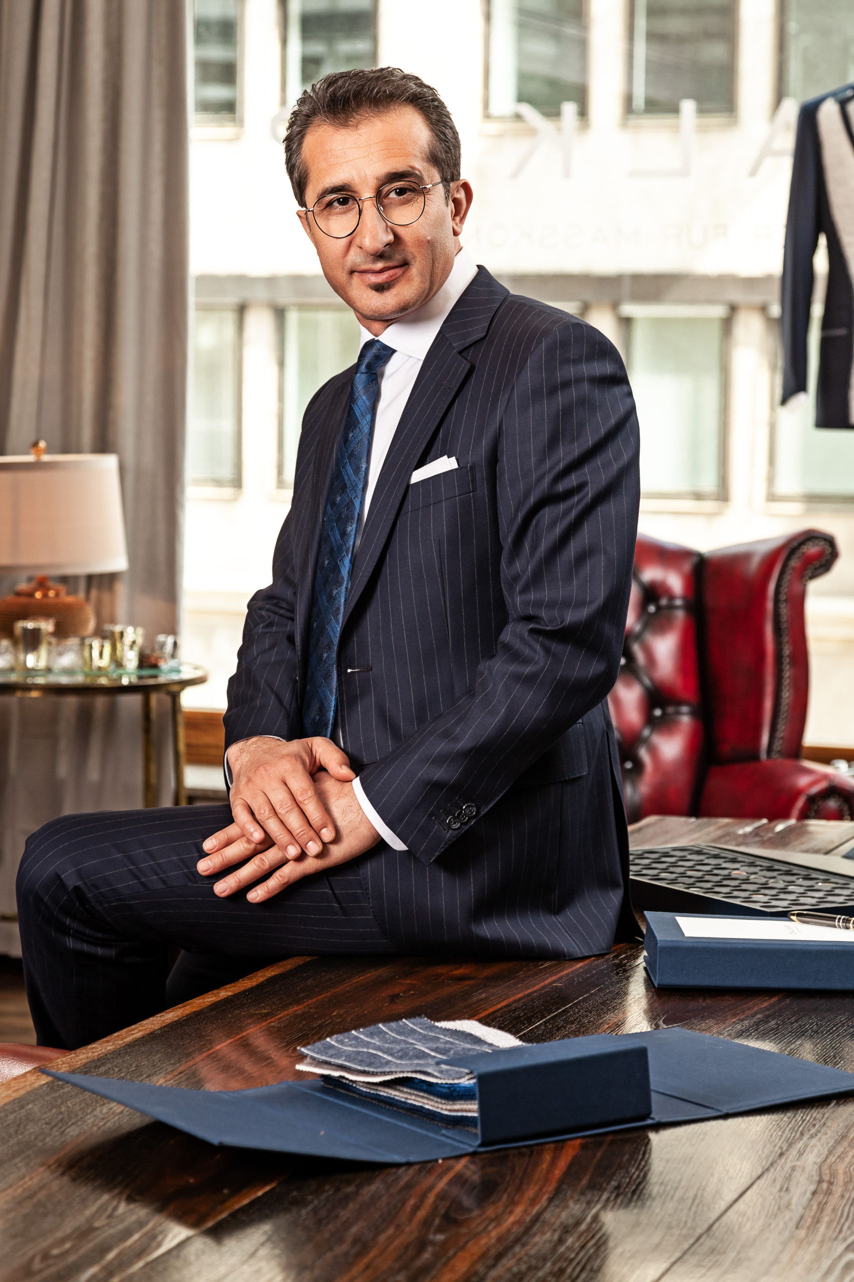 Businessportrait von Schneidermeister Mustafa Calkap fotografiert von Jens Achtert