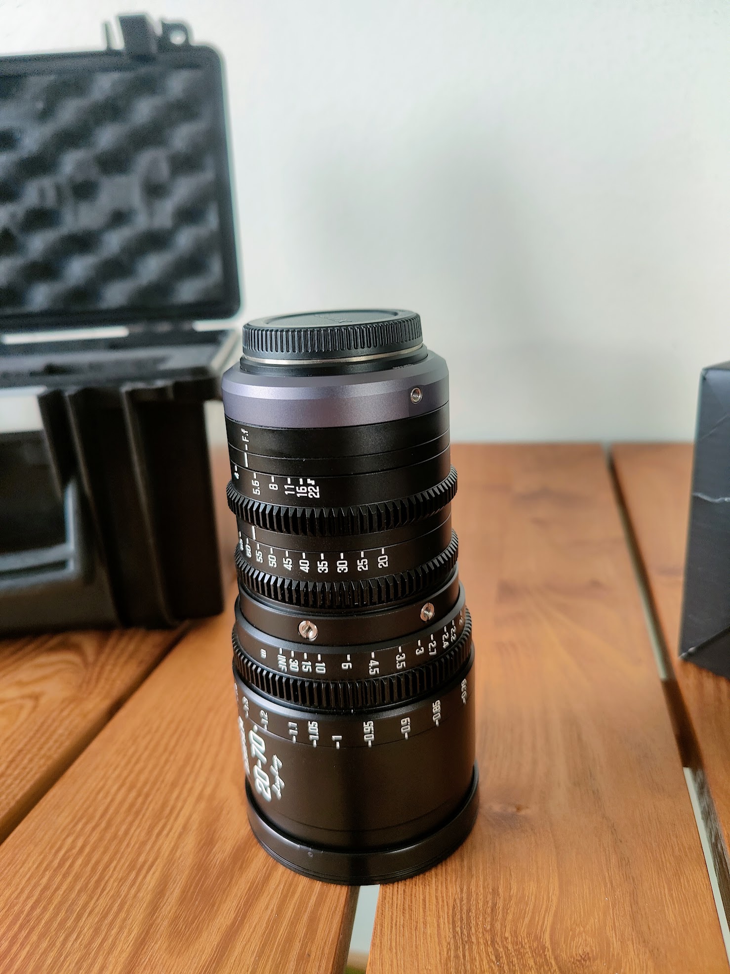Gebraucht und günstig zu verkaufen: Dzofilm 20-70mm T2.9 Cinema Zoom Prime Lens MFT Mount