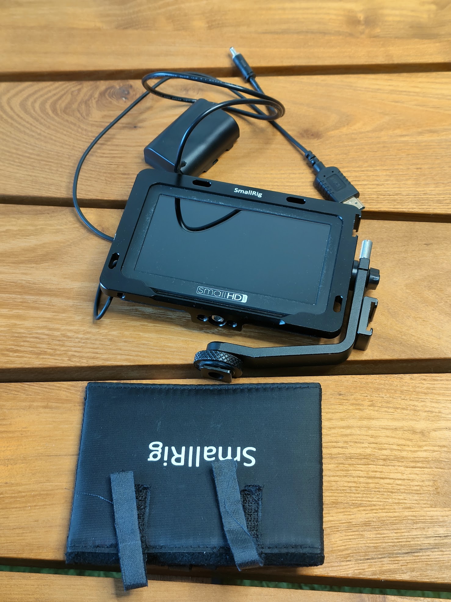 SmallHD Fokus 5″ Fieldmonitor HDMI mit Zubehörpaket Smallrig Cage + Hood – TOP!