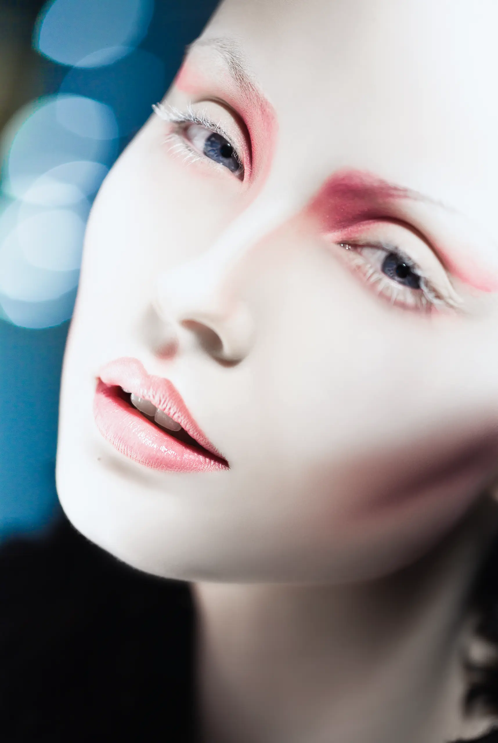 Fashionportrait Sandy Provacek · Kampagnenmotiv mit filmischer Lichtsetzung · Fashionfotograf Jens Achtert · imagecouture