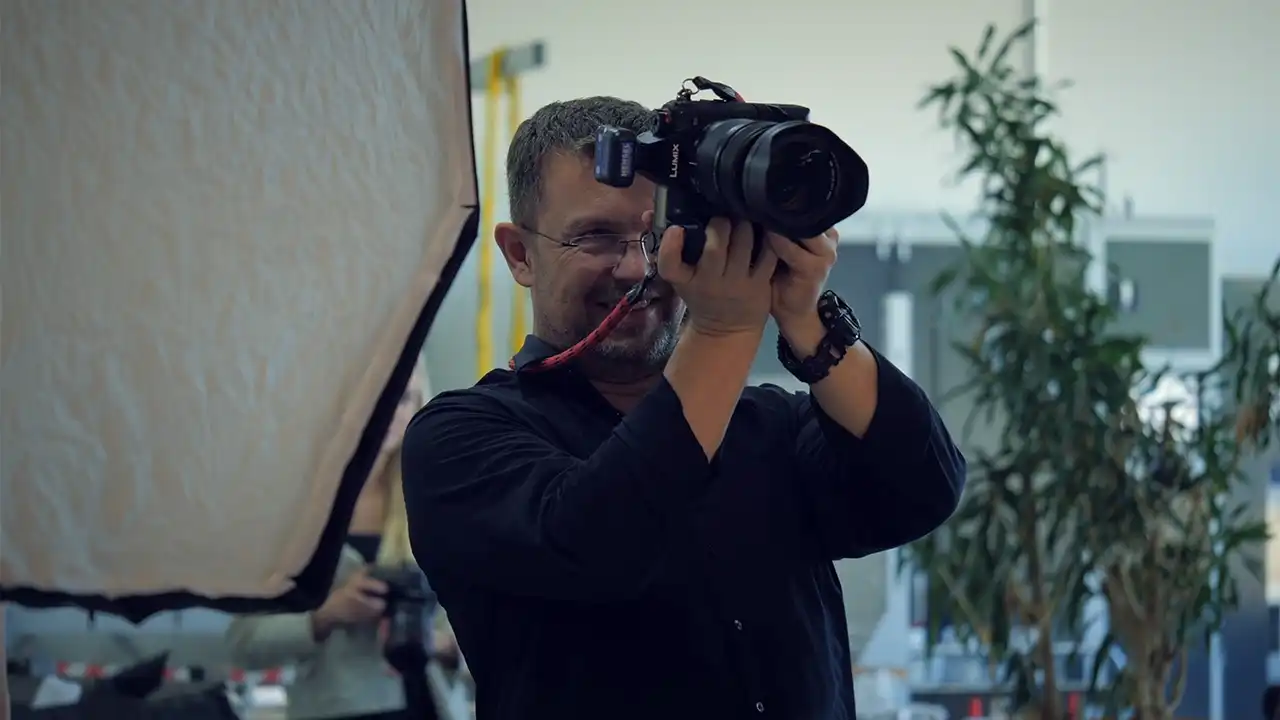 Dreharbeiten f&uuml;r eine Content-Produktion, Standbild aus dem Behind-the-Scenes-Film
